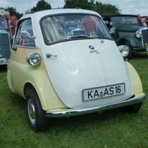 BMW Isetta,  gesehen bei der Oldtimerausstellung in Karlsdorf-Neuthard im Juni 2013
