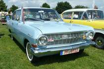 Opel Rekord A glänzt im Sonnenlicht beim Sommerfest in Karlsdorf-Neuthart, Juni 2013