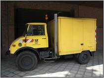 Ein paar Tage spter sah ich den selben Unimog vor einem Telekom-Gebude in Dsseldorf stehen und konnte ihn so von der Seite aufnehmen. 