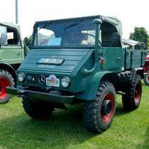 Unimog ist anl. des Sommerfestes in Karlsdorf-Neuthart ausgestellt, Juni 2013
