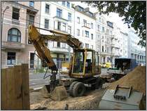 Dsseldorf, U-Bahn-Projekt Wehrhahnlinie, knftiger Haltepunkt Kirchplatz, 06.05.2008: Ein Zeppelin-Bagger im Einsatz.