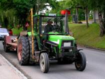 DEUTZ-FAHR in etwas  eigenwilliger  Ausfhrung; 080722