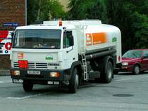 STEYR Tankwagen bei der Zustellung von Treibstoffen; 080722