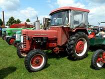 IHC 439 steht beim Sommerfest in Karlsdorf-Neuthart, Juni 2013