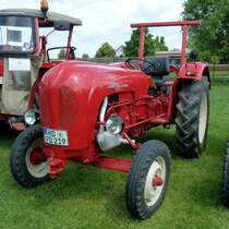 Porsche steht auf dem Ausstellungsgel�nde beim Sommerfest in Karlsdorf-Neuthart, Juni 2013