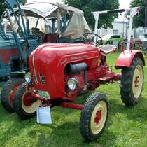 Porsche Junior steht auf dem Ausstellungsgel�nde beim Sommerfest in Karlsdorf-Neuthart, Juni 2013 