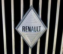 Renault, K�hleremblem an einem Oldtimer, Juli 2013