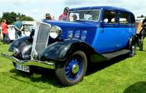 Renault Vivastella stand beim Sommerfest in Karlsdorf-Neuthart st�ndig im Besucherinteresse, Juni 2013