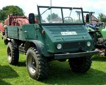 Unimog steht auf dem Ausstellungsgel�nde beim Sommerfest in Karlsdorf-Neuthart, Juni 2013