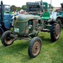 Deutz D 15 steht auf dem Ausstellungsgel�nde beim Sommerfest in Karlsdorf-Neuthart, Juni 2013