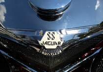 Jaguar SS, K�hleremblem an einem Oldtimer der englischen Automarke, Juli 2013