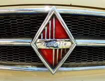 Borgward, ehemalige deutsche Automarke, baute von 1939-63 PKWs und LKWs, hier der Borgward-Rhombus einer  Isabella , Juli 2013