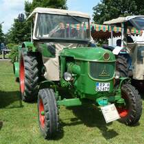 Deutz 5505 steht beim Sommerfest in Karlsdorf-Neuthart, Juni 2013
