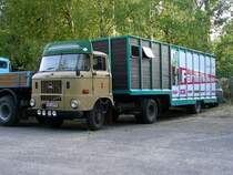 W 50 Sattelzug, nur auf dem zweiten Blick ist der Viehtransportauflieger nach empfunden, beim 7. Internatinalen Ostblock Fahrzeugtreffen in Ptnitz am 04.07.2008
