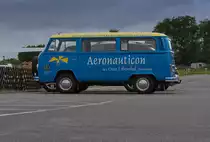 VW Bulli auf dem Flugplatz Anklam. - 29.06.2013