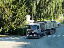 AXOR-1843 transportiert eine Ladung Grobkies; 130717