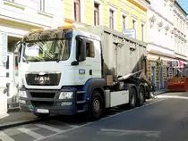 MAN TGS26.440 der TKV-Ober�sterreich sammelt Schlachtabf�lle bei diversen Metzgereien; 130716