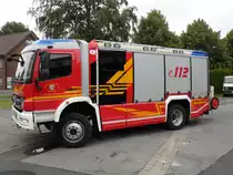 Hilfeleistungsl�schfahrzeug (HLF 20/16) der Freiwilligen Feuerwehr Br�ggen, L�schzug Bracht.

Technische Daten:

Fahrgestell: Mercedes-Benz Atego 1529 AF
Motorleistung: 210 kW / bei 2.200 1/min (6-Zylinder Diesel)
Hubraum: 6.374 cm�
H�chstgeschwindigkeit: 100 km/h
Zul�ssiges Gesamtgewicht: 15.000 kg
L�nge ohne Haspel: 7.400 / 8.800 mm
Breite: 2.500 mm
H�he: 3.300 mm
Radstand: 3.860 mm
Aufbau: Rosenbauer  Der neue AT 

Ausstattung u.a.:

Feuerl�schpumpe N35 (3.500 l/min bei 10 bar)
Schnellangriffshaspel mit 50 m ND-Schlauch
L�schwassertank 1.600 l
Schaummitteltank 200 l
Stromerzeuger
hydraulischer Rettungssatz
Druckbel�fter

Das HLF 20/16 ist am 04.07.2013 in Bracht der Gemeinde Br�ggen zwecks Foto Termin von mir Fotografiert worden