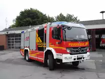 Hilfeleistungsl�schfahrzeug (HLF 20/16) der Freiwilligen Feuerwehr Br�ggen, L�schzug Bracht.

Technische Daten:

Fahrgestell: Mercedes-Benz Atego 1529 AF
Motorleistung: 210 kW / bei 2.200 1/min (6-Zylinder Diesel)
Hubraum: 6.374 cm�
H�chstgeschwindigkeit: 100 km/h
Zul�ssiges Gesamtgewicht: 15.000 kg
L�nge ohne Haspel: 7.400 / 8.800 mm
Breite: 2.500 mm
H�he: 3.300 mm
Radstand: 3.860 mm
Aufbau: Rosenbauer  Der neue AT 

Ausstattung u.a.:

Feuerl�schpumpe N35 (3.500 l/min bei 10 bar)
Schnellangriffshaspel mit 50 m ND-Schlauch
L�schwassertank 1.600 l
Schaummitteltank 200 l
Stromerzeuger
hydraulischer Rettungssatz
Druckbel�fter

Das HLF 20/16 ist am 04.07.2013 in Bracht der Gemeinde Br�ggen zwecks Foto Termin von mir Fotografiert worden