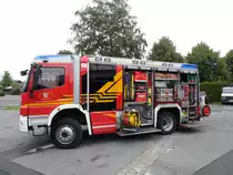 Hilfeleistungsl�schfahrzeug (HLF 20/16) der Freiwilligen Feuerwehr Br�ggen, L�schzug Bracht.

Technische Daten:

Fahrgestell: Mercedes-Benz Atego 1529 AF
Motorleistung: 210 kW / bei 2.200 1/min (6-Zylinder Diesel)
Hubraum: 6.374 cm�
H�chstgeschwindigkeit: 100 km/h
Zul�ssiges Gesamtgewicht: 15.000 kg
L�nge ohne Haspel: 7.400 / 8.800 mm
Breite: 2.500 mm
H�he: 3.300 mm
Radstand: 3.860 mm
Aufbau: Rosenbauer  Der neue AT 

Ausstattung u.a.:

Feuerl�schpumpe N35 (3.500 l/min bei 10 bar)
Schnellangriffshaspel mit 50 m ND-Schlauch
L�schwassertank 1.600 l
Schaummitteltank 200 l
Stromerzeuger
hydraulischer Rettungssatz
Druckbel�fter

Das HLF 20/16 ist am 04.07.2013 in Bracht der Gemeinde Br�ggen zwecks Foto Termin von mir Fotografiert worden