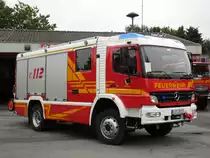 Tankl�schfahrzeug (TLF 20/40) der Freiwilligen Feuerwehr Br�ggen, L�schzug Bracht.

Das Fahrzeug l�uft als Tankl�schfahrzeug, hat jedoch eine Gruppenkabine und Schlauchhaspeln am Heck.

Fahrgestell: Mercedes-Benz Atego 1529 AF
Ausbau: Rosenbauer

Ausstattung u.a.:

Feuerl�schpumpe
L�schwassertank 4.000 l
Schaummitteltank 200 l
Druckbel�fter

Das TLF 4000 ist am 04.07.2013 in Bracht der Gemeinde Br�ggen zwecks Foto Termin von mir Fotografiert worden