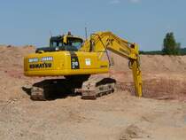 Komatsu PC 210 LC beim Baugrubenaushub am 24.07.08 in 36100 Petersberg-Marbach