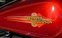 Harley Davidson, 1903 gegr�ndete Motorradfabrik in den USA, Tankaufschrift an einer neuen Maschine, Juli 2013
