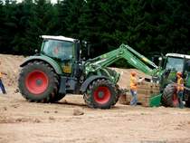 Fendt Vario bei Vorbereitungsarbeiten f�r die MIDAL-Gasleitung in der Gemarkung von 36100 Petersberg-Marbach, Juli 2013
