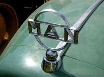 MAN, K�hlerfigur auf einem Oldtimer-Traktor, die Maschinenfabrik-Augsburg-N�rnberg baute von 1921-62 Traktoren, Juli 2013