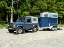 Land Rover  mit BOCKMANN-Pferdeanh�nger, gesehen auf Sao Miguel/Azoren im Juli 2013
