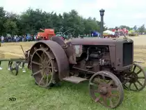 Ein Traktor der Marke Hanomag, Typ R40, Baujahr 1943, mit 40 PS bei 6702 cm.
Gesehen bei den  Historischen Feldtagen in Nordhorn 2013.