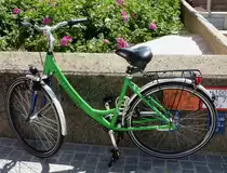 Fahrrad Citybike BOGAS in grn an der Promenade von Wyk abgestellt 11,07,2013