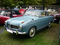 Hansa 1100 Coupe. 1958 - 1959. Als Goliath 1100 wurde dieses Modell bereits 1957 vorgestellt. Da der Markenname Goliath aber durch die Zweitaktmodelle GP 700 und GP 900 ziemlich ruiniert war, griff man in Bremen zu der List mit der Vernderung desd Markennamens. Der 4-Zylinderboxermotor aus Leichtmetall leistet aus 1.093 cm Hubraum, je nach Vergaserbestckung, 40 PS oder 55 PS. Borgwardtreffen an der Essener Dampfe am 25.08.2013.