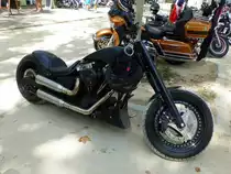 Frankreich, Languedoc, Hrault, Montpellier, Esplanade Charles de Gaulle. Whrend ihrer 25.  bike week  am Cap d'Agde (Hrault) haben sich die 500  Brescoudos  zum ersten Mal am 27.08.2013 einen Ausflug mit ihren Harley-Davidson ins Zentrum von Montpellier gegnnt.