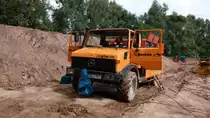 Unimog der Firma  VORWERK-Schweitechnik  steht an der MIDAL-Gasleitungsbaustelle, August 2013