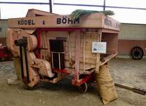 Kdel&Bhm, Dreschmaschine von 1940, die Firma fr Landmaschinen in Lauingen bestand von 1870-1969, Juni 2013