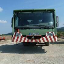 MB Actros von  Finke - Spezialtransporte  steht an der MIDAL-Trasse in 36100 Petersberg-Marbach, August 2013