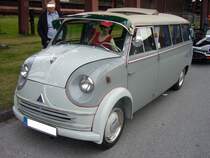 Lloyd LT 600 6-Sitzer. 1955 - 1961. Hier wurde ein LT 600 mit langem Radstsand, wie er ab November 1956 lieferbar war, abgelichtet. Der 2-Zylinderviertaktreihemotor leistet 19 PS aus 596 cm Hubraum. Im Gegensatz zu seinem Vorgnger LT 500 hat der LT 600 ein Karosserie aus Stahlblech. Von diesem Modell wurden 11.249 Einheiten produziert. Oldtimertreffen Kokerei Zollverein am 01.09.2013.