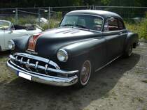 Pontiac Chieftain Club Coupe des Jahrganges 1950. Ein solches Club Coupe war ab US $ 1.694,00 zu haben. Der 6-Zylinderreihenmotor leistet 90 PS aus 3.918 cm Hubraum. Oldtimertreffen Kokerei Zollverein am 01.09.2013.