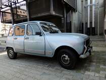 R4 mit einer kleinen Ansammlung von Lnderkennzeichen; 130831