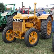 Fordson steht bei der Oldtimerausstellung der Traktorenfreunde Mackenzell im September 2013