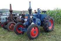2 Mannheimer stehen bei der Oldtimerausstellung der Traktorenfreunde Mackenzell im September 2013