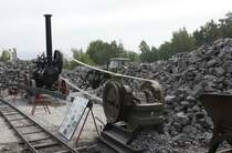 Eine Lokomobile treibt hier am 1.9.2013 einen Steinbrecher an.
Die Gerte wurden im Rahmen des Osnabrcker Dampftages am Piesberg
eindrucksvoll vorgefhrt.