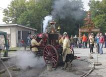 Mchtig nach Kohle roch es im Umfeld dieser Feuerwehr Dampf Spritze.
Sie wurde am 1.9.2013 im Rahmen des Dampftages am Piesberg in Osnabrck
vorgefhrt.
