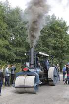 1925 wurde diese Dampfwalze von der Berliner Maschinenbau, vormals 
Schwartzkopff. mit der Nummer 8740 gebaut. Anllich des Dampftages
am Piesberg in Osnabrck wurde das urige Gefhrt am 1.9.2013 angeheizt
und eindrucksvoll vorgefhrt. Es war eines der Hightlights am Piesberg.
