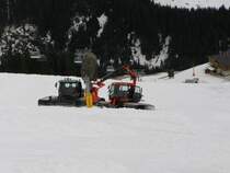 v.l.n.r.: Eine Leitner und ein Kssbohrer 240 in Saalbach Hinterklemm im April.
