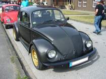 VW Typ 1 der Sonderserie Special Bug. Vom Special Bug wurden im Jahr 1982 2.000 Einheiten produziert. Angeblich sollen 1.000 Fahrzeuge in marsrot und 1.000 Autos in schwarzmetallic ausgeliefert worden sein. Als Motorisierung diente der 1200´er Motor mit 34 PS. Oldtimertreffen Kokerei Zollverein am 01.09.2013.