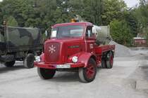 Henschel H 140 mit Pumpen Kessel Aufbau, wie er wohl frher z. B. fr Kanal
Arbeiten genutzt wurde.
Das Fahrzeug war am 1.9.2013 im Rahmen des Dampftages am Piesberg in
Osnabrck ausgestellt.