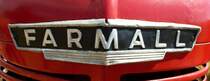 Farmall, Schriftzug an einem Oldtimer-Traktor der US-amerikanischen Firma, dieser Markenname wurde von 1924-73 verwendet, Sept.2013