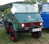 Unimog steht bei der Oldtimerausstellung der Traktorenfreunde Mackenzell im September 2013